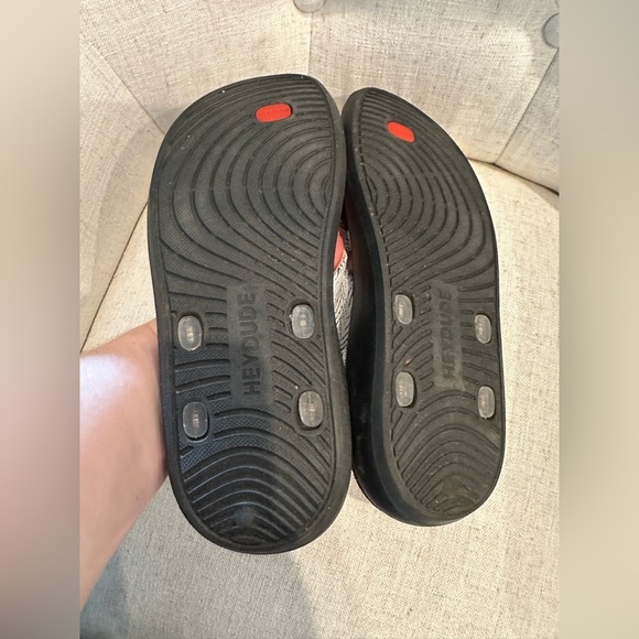 Hey Dude Sandals Women’s 8 Meg Waves Thong Flip Flops Black White Slip On Beach - Picture 4 of 5